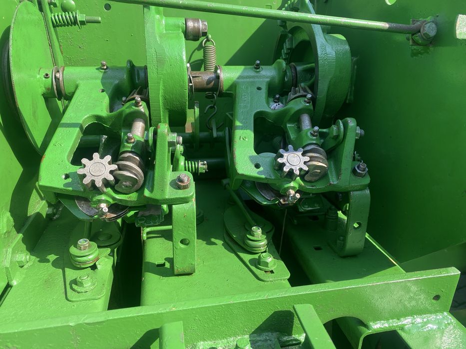 прес підбирач John Deere 332