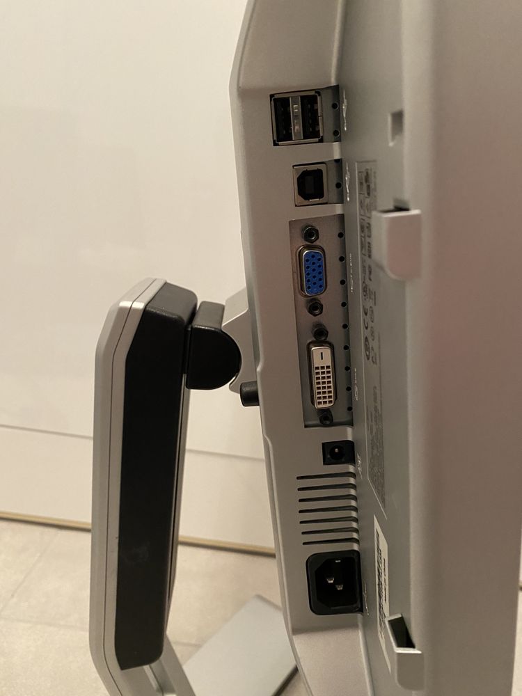 Monitor LCD Dell DELL 1708FPt 17” 1280x1024 Pivot/4xUSB/VGA/DVI