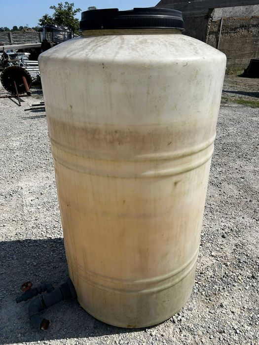 Plastikowa beczka biała 500l 130 x75 cm – pojemnik, zbiornik ROBSON
