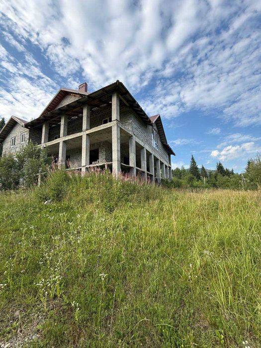 Незавершене будівництвопід готель, гори Вишків