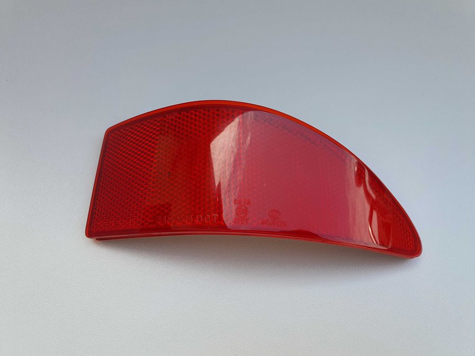 LEXUS IS220 IS250 odblask zderzaka prawy 06-13