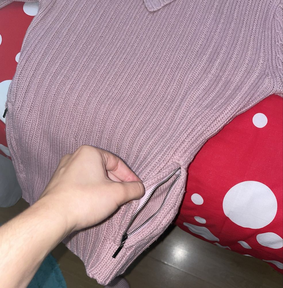 Camisola com gola assimétrica e bolsos