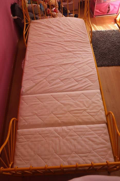 Cama de criança e colchão extensíveis