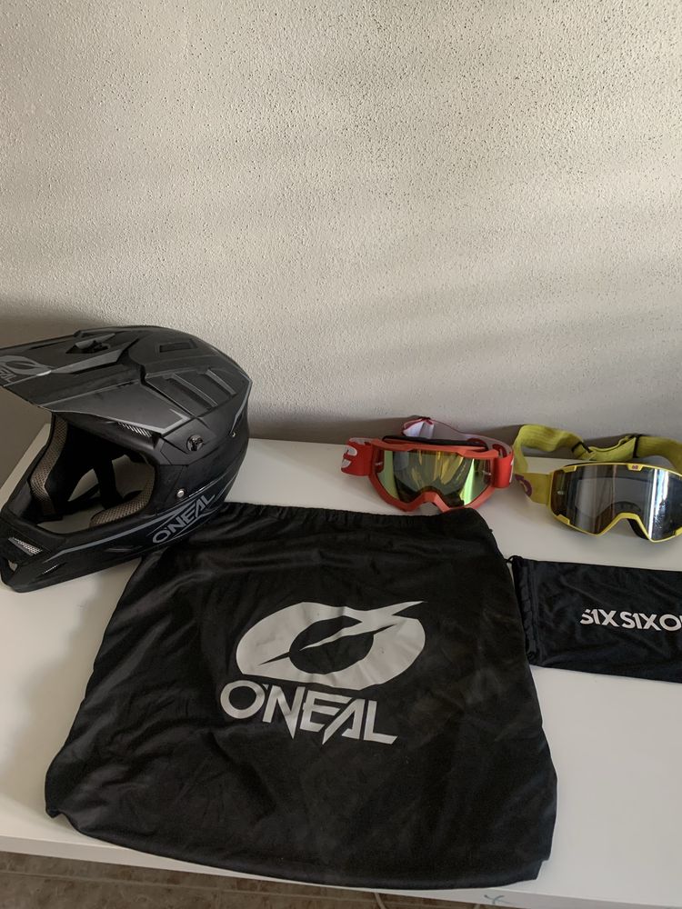 Capacete e goggles