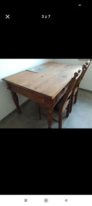 Stół drewniany z krzesłami