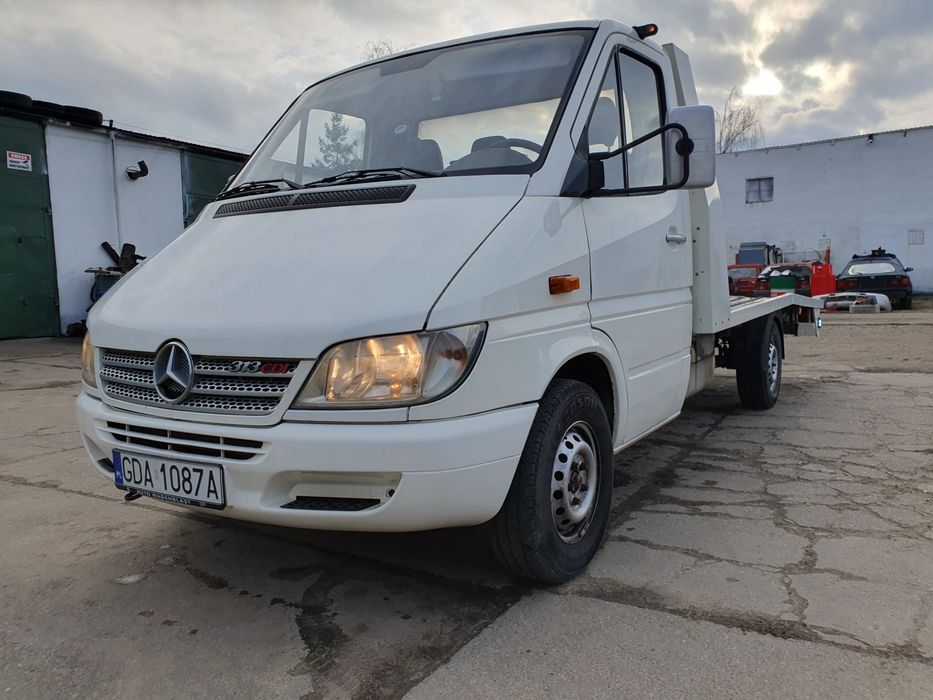 Na sprzedaz laweta mercedes sprinter