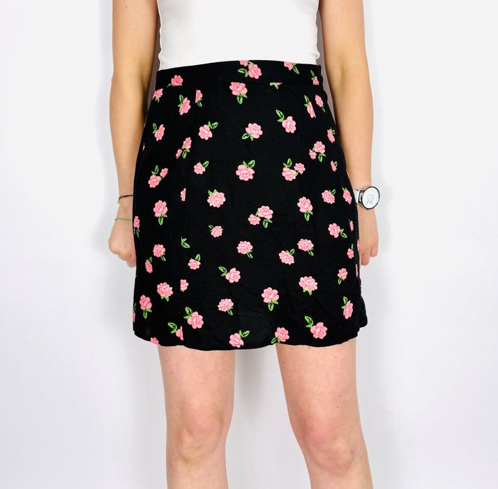 Czarna mini w różany wzór S 36 Miss Selfridge
