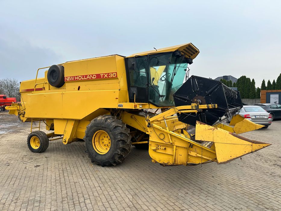Kombajn zbożowy New holland TX 30 heder 3,95m hydrostat