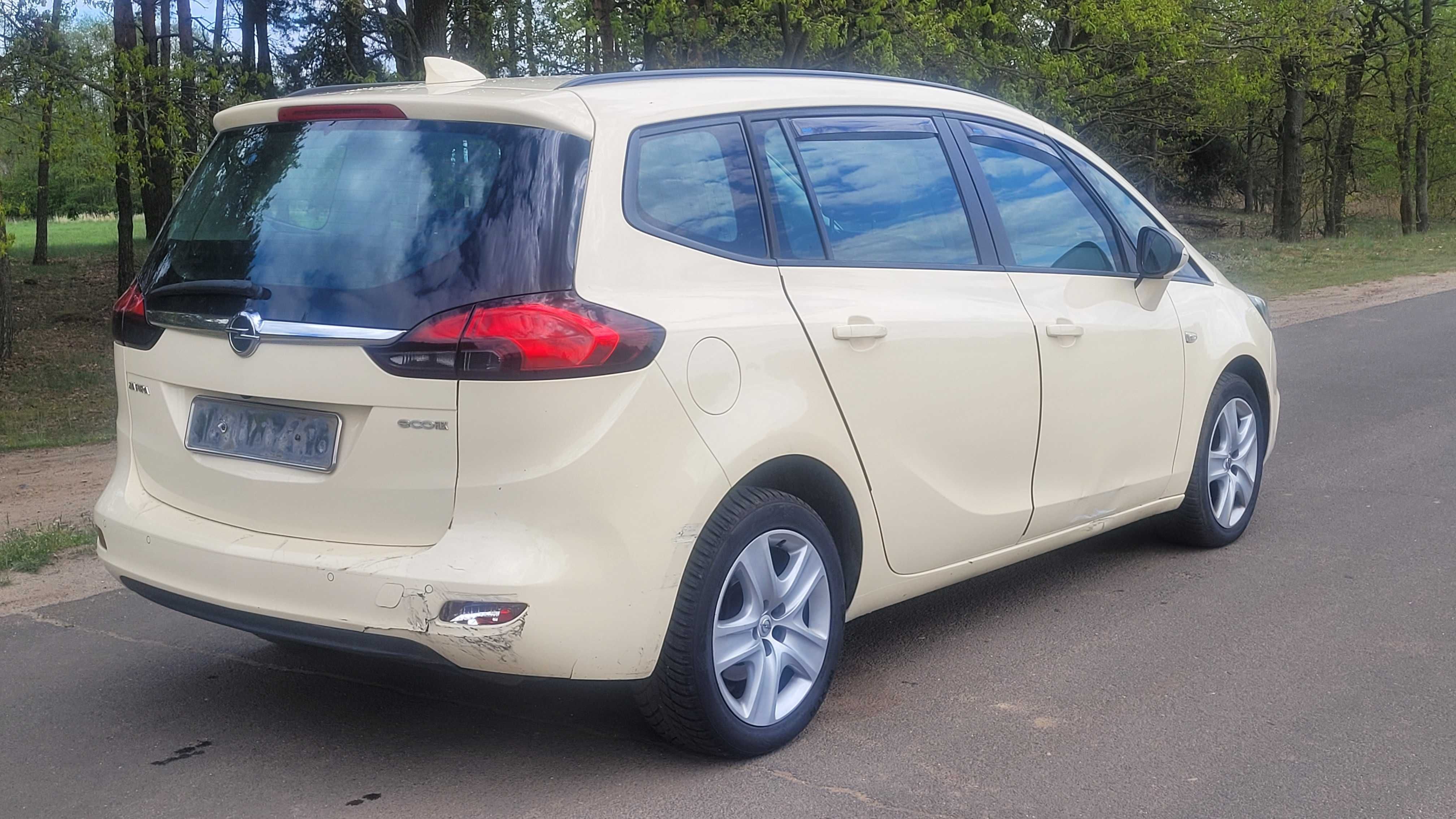 Opel Zafira C 1.6 turbo CNG 7 osób kamer cofania