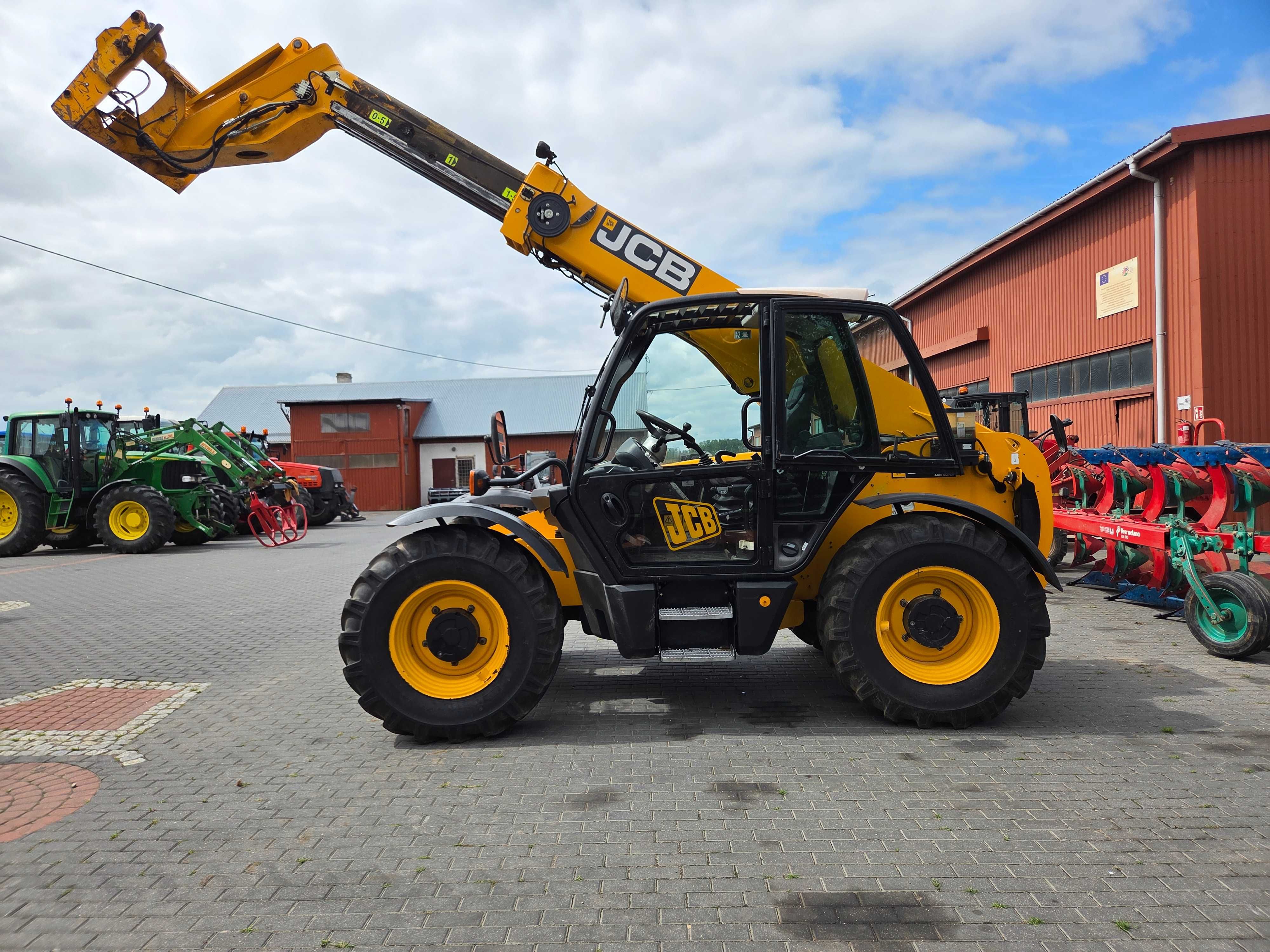 Import jcb 541.70 .531.70 brutto 
 2012.kredyt .transport 4 nowe opony