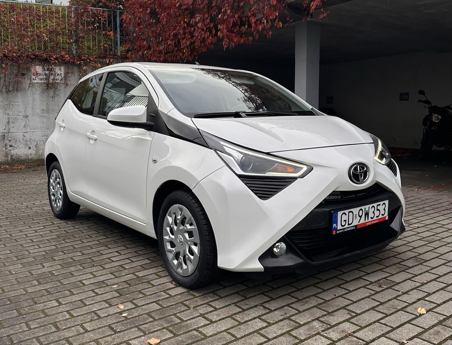 TOYOTA AYGO X-PLAY CARPlayApple Android automat kamera tyl super stan