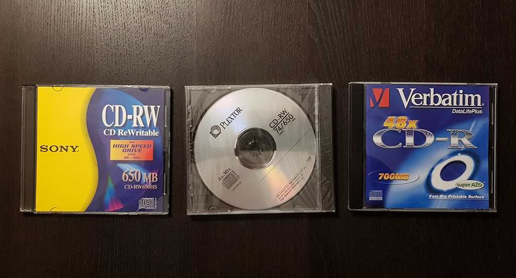 11 CD-R + 5 DVD-R + 2 VHS (Plextor, HP, TDK, Sony, Verbatim)