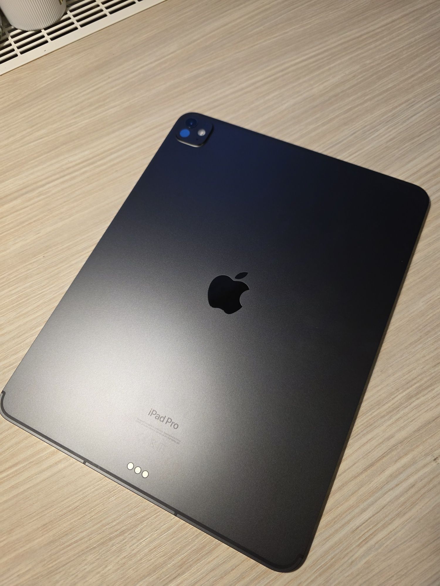 iPad Pro 13" M4 1TB + Magic Keyboard + Apple Pencil – Stan Idealny