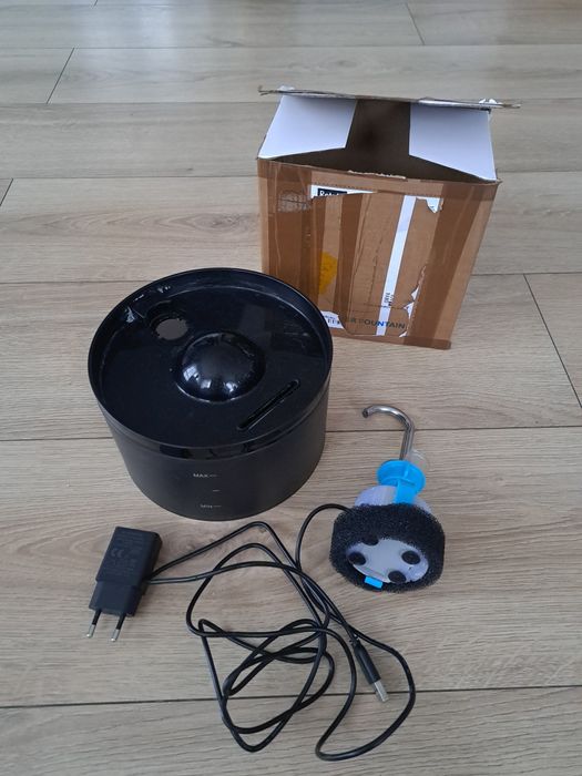 Poidło, fontanna dla psa kota czarne