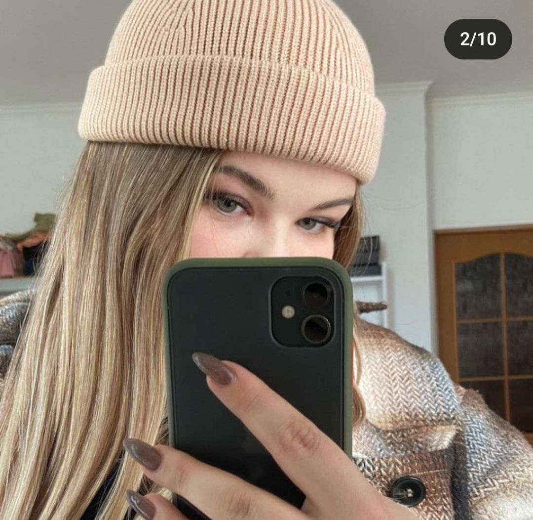 Шапка жіноча бежева
