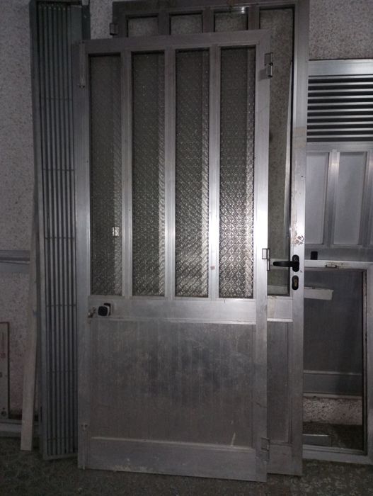 Vendo duas portas de alumínio