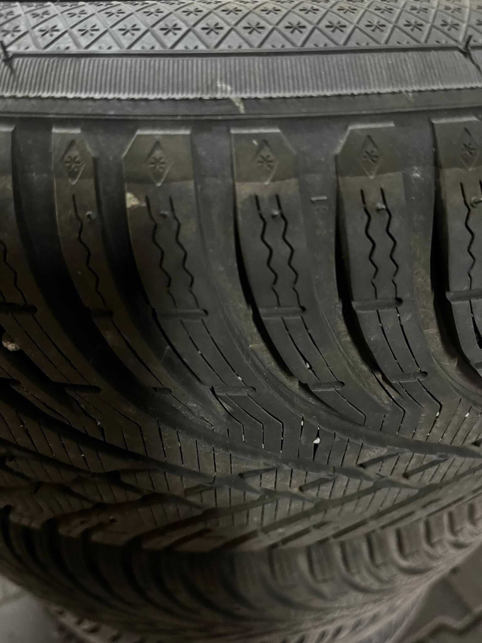 Kleber K99V Krisalp HP3 SU 235/50R19 (używane jeden sezon) jak nowe