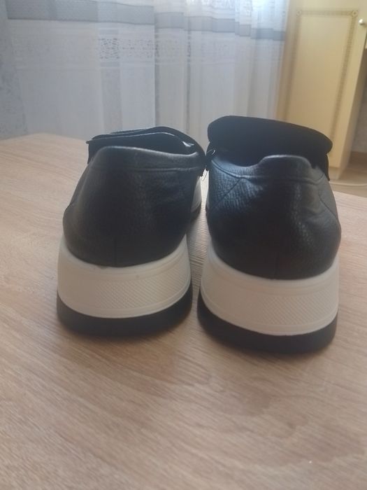 Продам жіночі мокасини