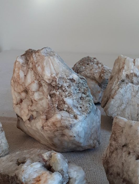 Kwarc mleczny surowy z kryształami górskimi