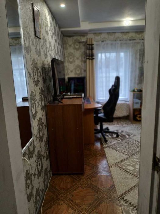 Частина будинку з окремим двором на Юрівці!