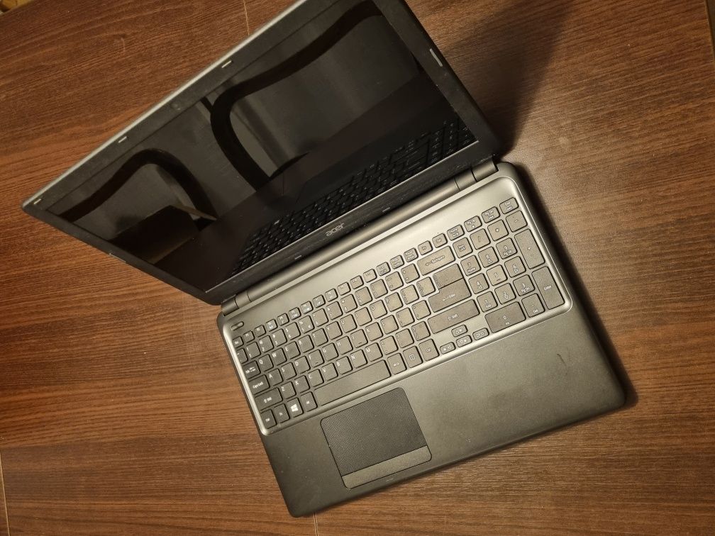 Laptop acer aspire E1 series