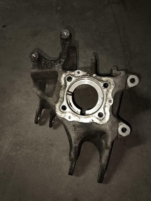 Продам задній лівий кулак Tesla model s rest