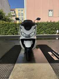 Vendo PCX 2023 em otimas condicoes.