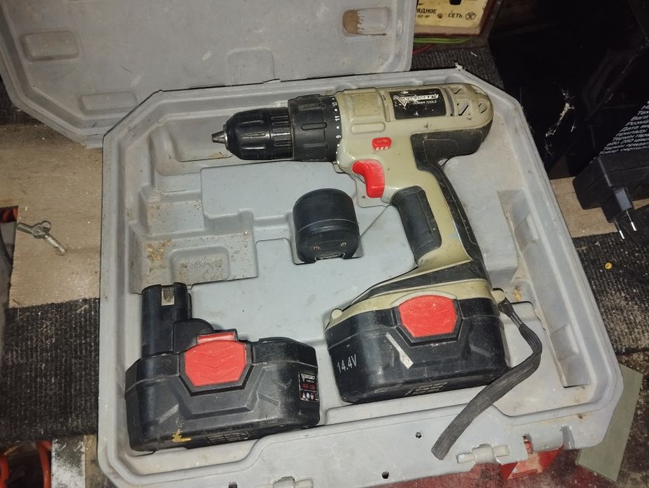 Шуруповёрт форд в рабочем состоянии без зарядки