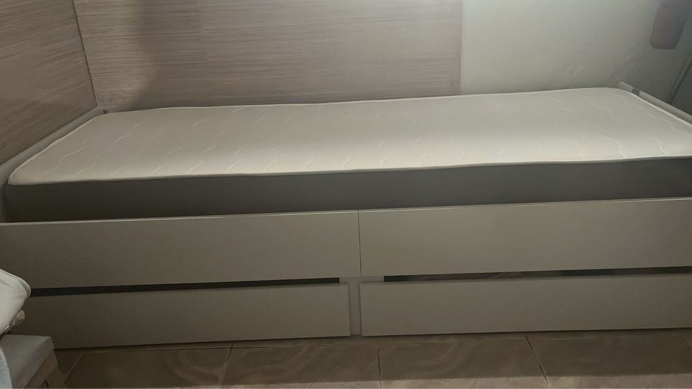 cama de solteiro com estrado e colchao