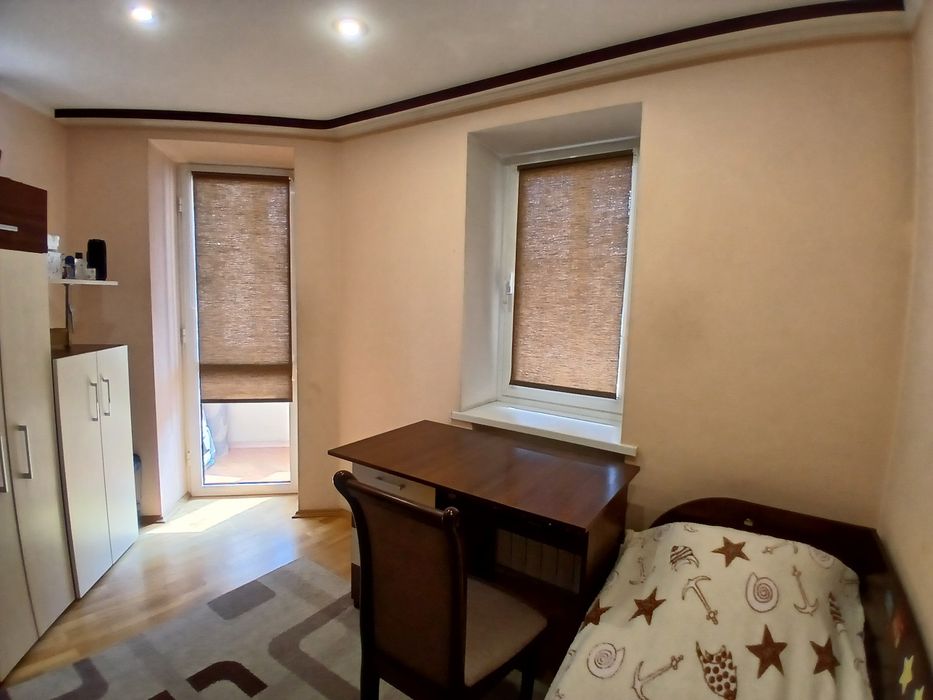 Продам 4 кім. квартиру в центрі