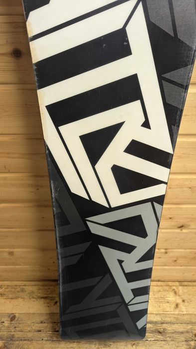 Deska snowboardowa NITRO SHIELD WIDE 157 cm + WIĄZANIA (424)
