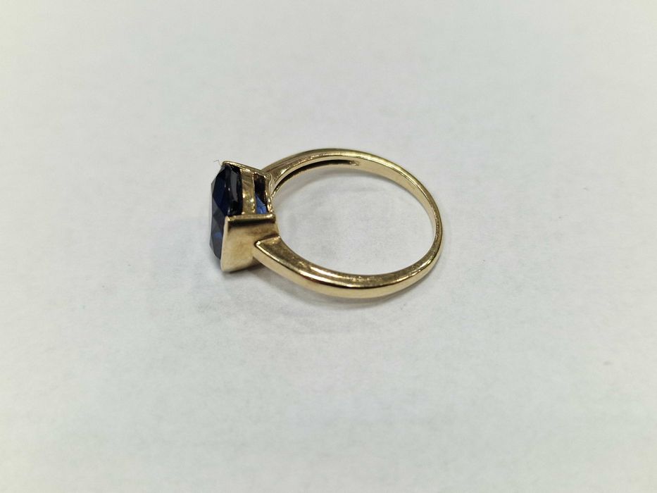 Złoty pierścionek damski/ 375/ 2.45 gram/ R9/ Szafir/ od W.KRUK