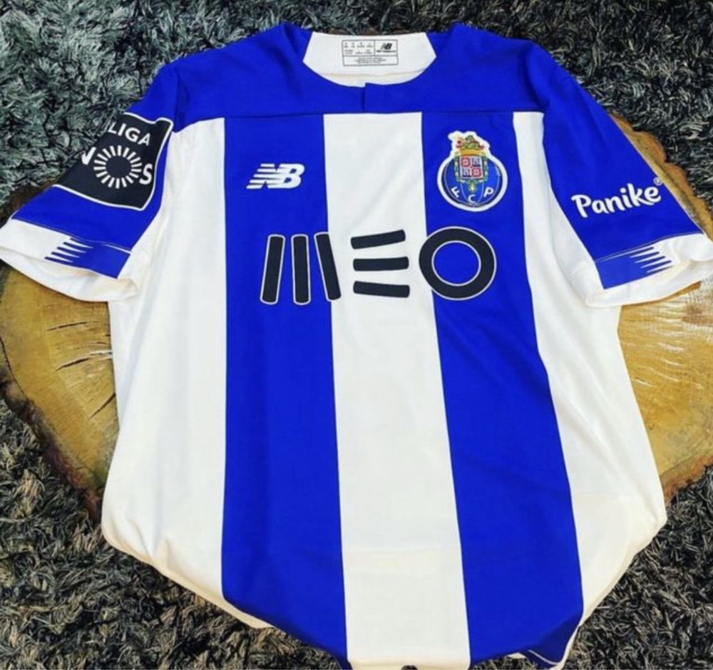 Vendo/Troco camisola de jogo do Alex Telles