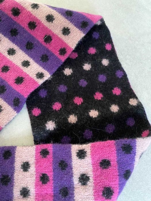 Wełniany szalik 40% wełna 10% angora kolorowy czarny różowy kropki