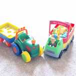 Музичний трактор та інтерактивний Dino Safari Truck.
Kiddieland, CША