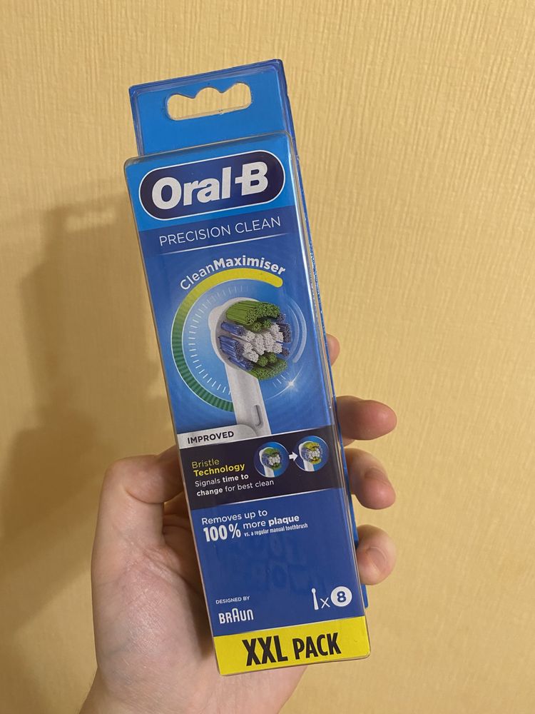 Зубна щітка Oral B, насадки Oral B 8 шт