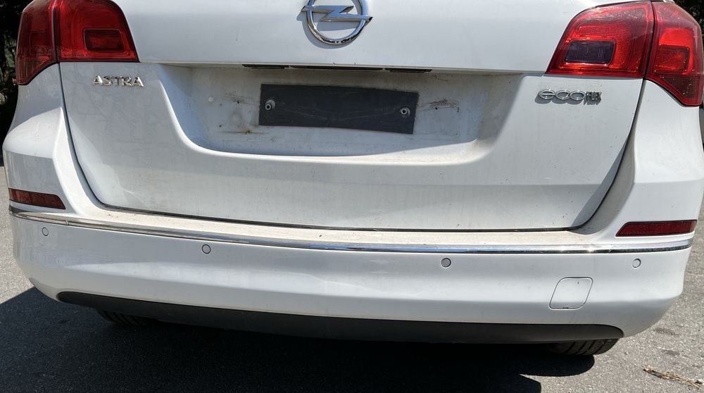 Pára-choques trás Opel Astra J Sports Tourer 2010 a 2016