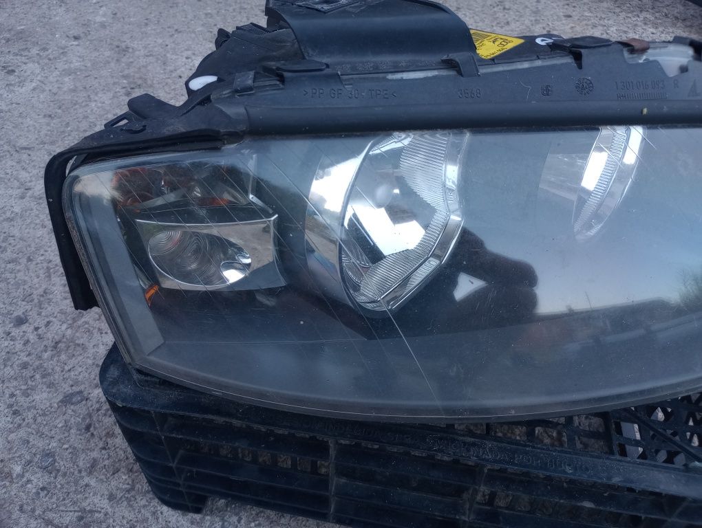 Audi a3 8 P lampa prawa prawy przód UK