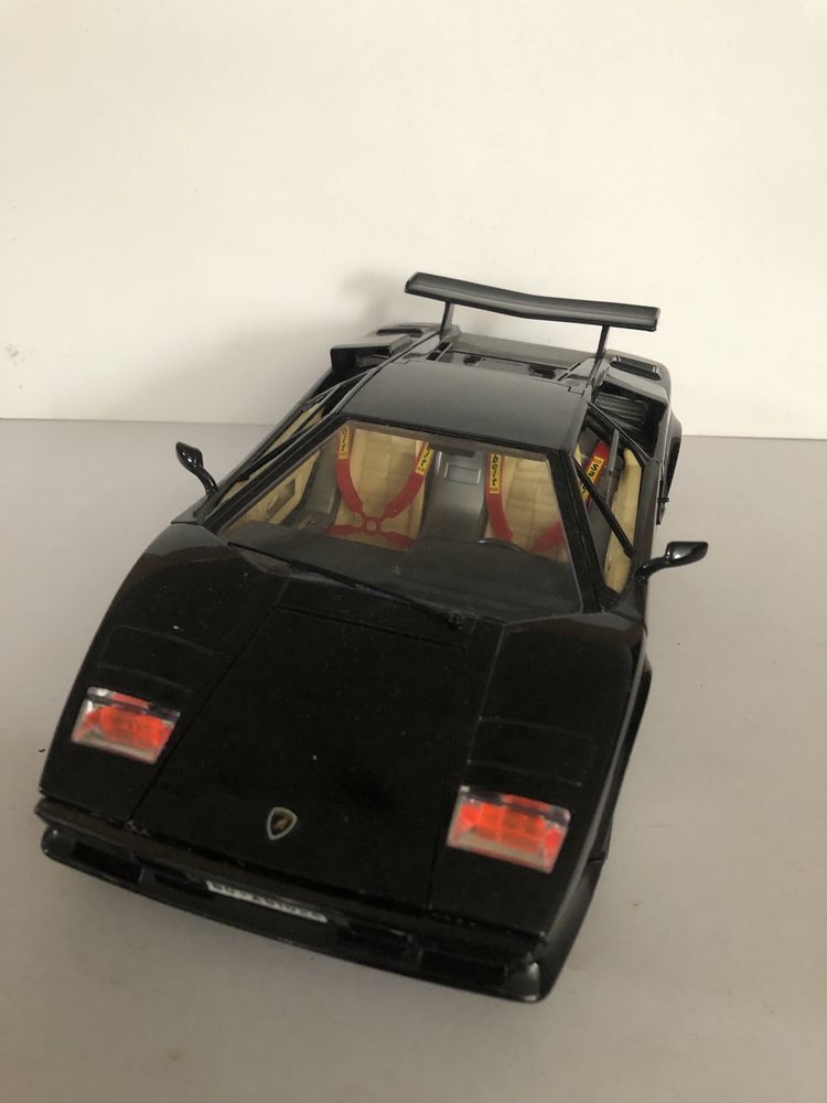 Lamborghine Countach 1988 escala 1/18