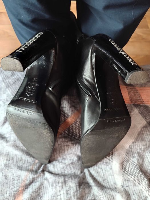 Ботильйони, черевики, напівчоботи, чоботи жіночі чорні топових брендів