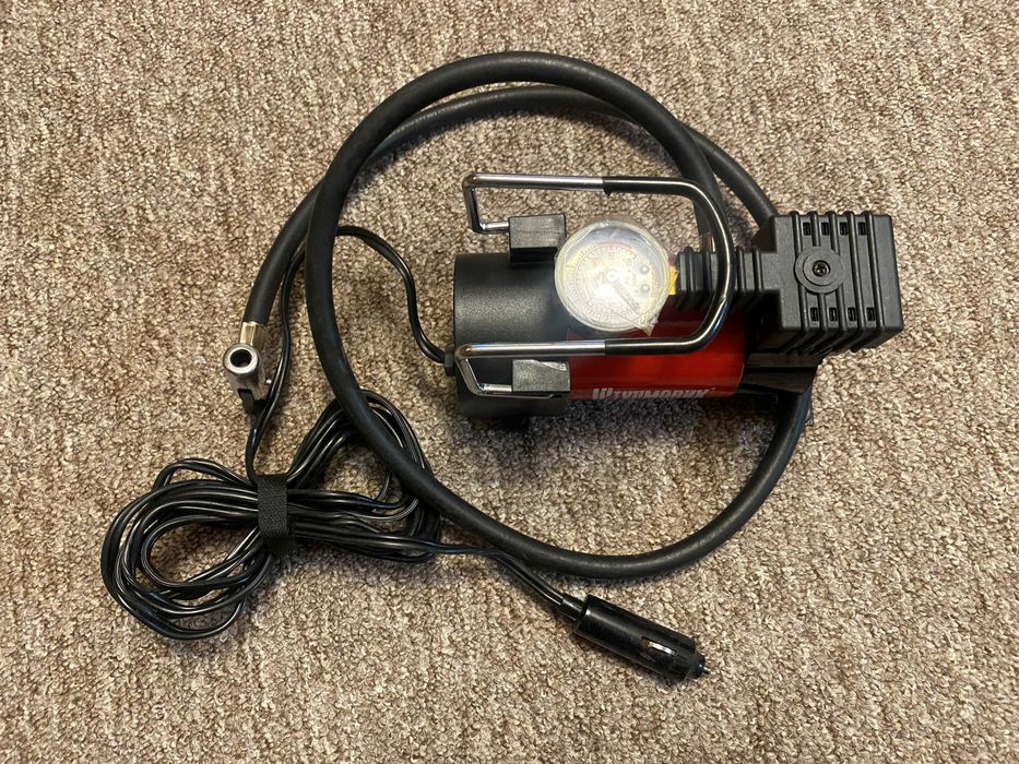 Автомобільний насос, компресор 
Насос автомобільний Штурмовик