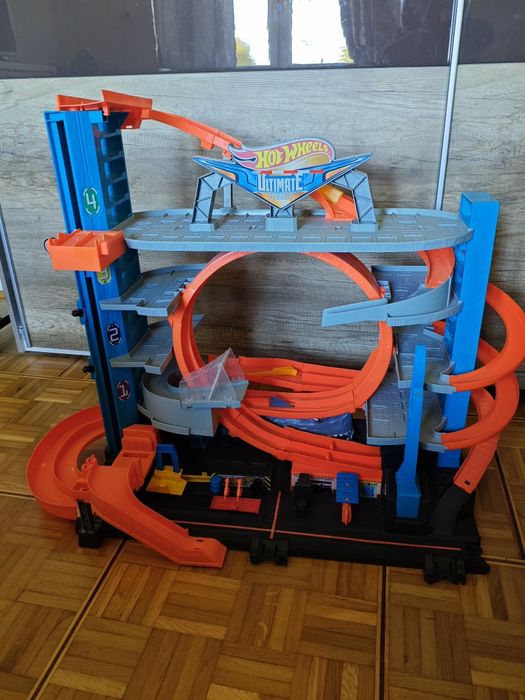 Hot wheels mega garaż rekina