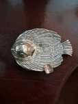 Cinzeiro de peixe em bronze