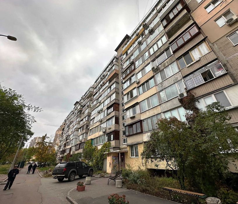 Срочно! Продам 1-комнатную квартиру 33 м2 возле м. Левобережная!