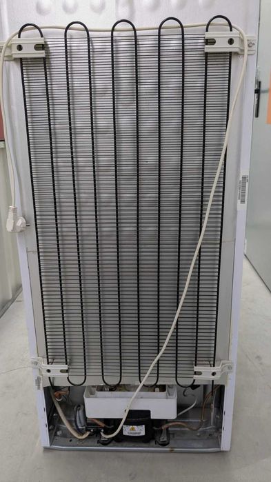 Refrigerador Beko DSA 25020 (Congelador na parte superior)