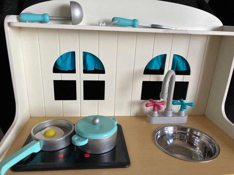 Cozinha de madeira para criança com acessórios