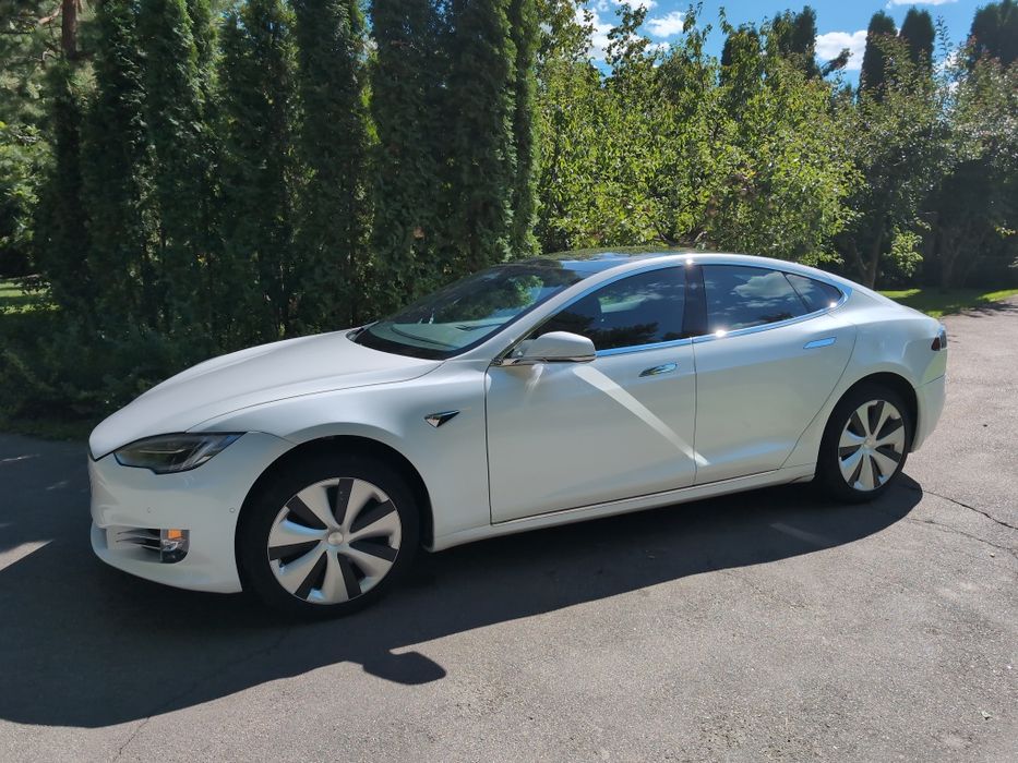 Tesla model S long range plus