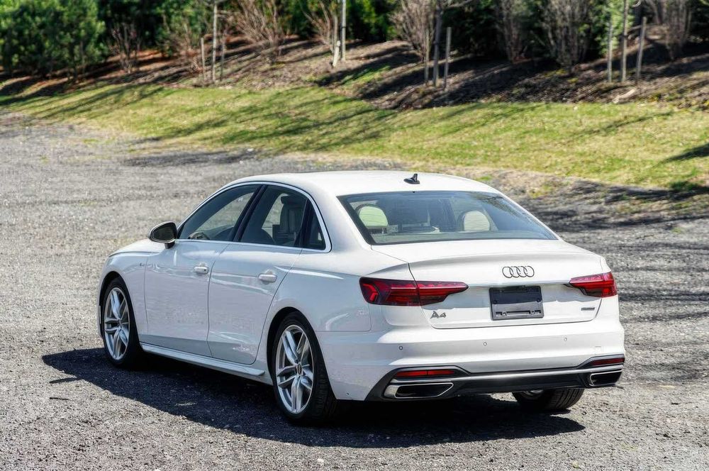 Audi A4 quattro Premium Plus S Line      2023