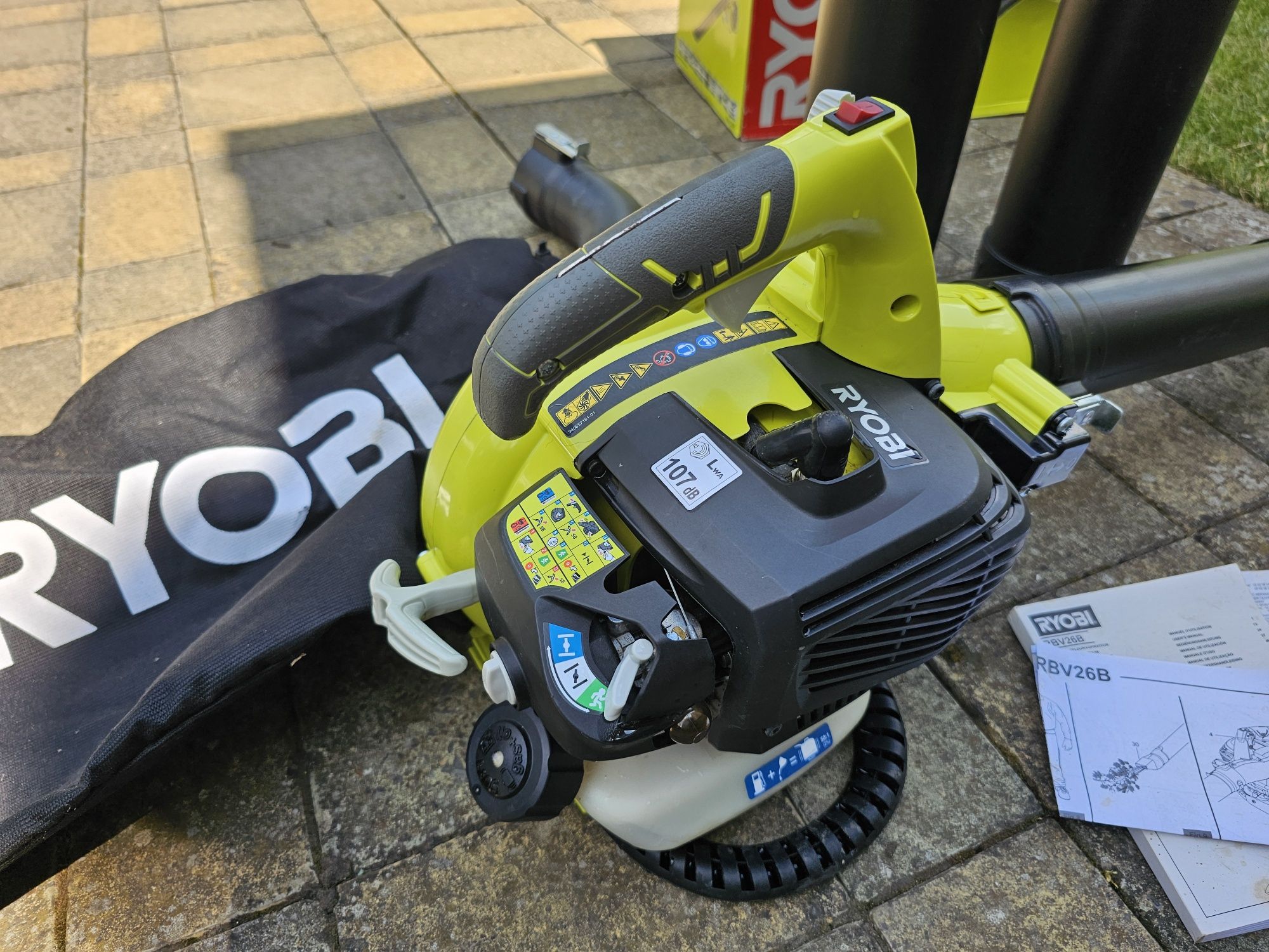 Бензинова повітродувка Ryobi RBV26B + мульчування. Дуйка