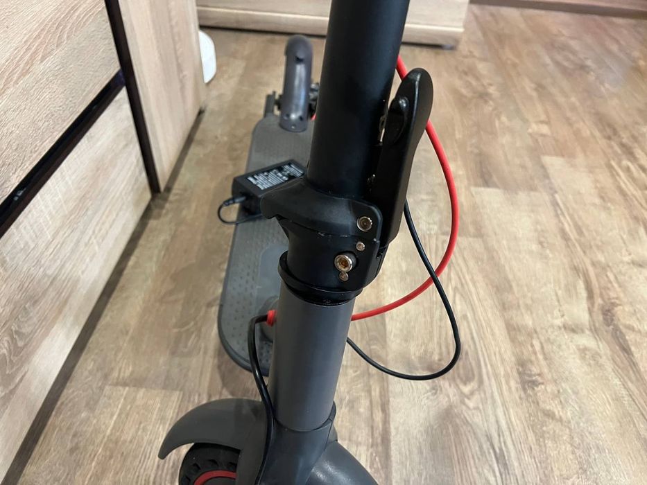 Електросамокат на безкамерних покришках